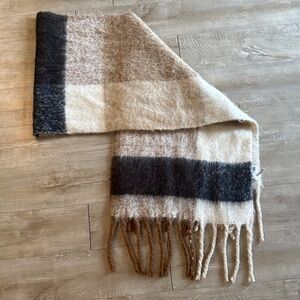 NWT H&M Blanket Scarf Neutral Colours